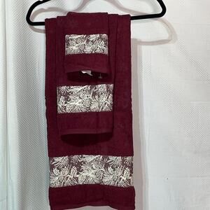 Santens bath hand fingertip towel combo deep red snow pine claret pattern NWT